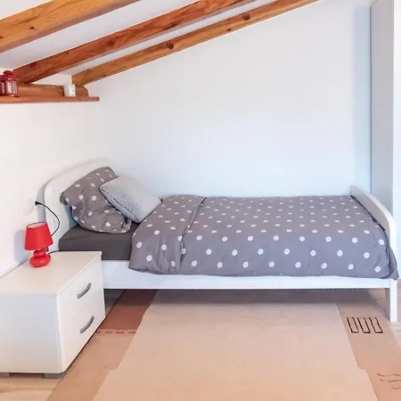 Eden In Peaceful Area Near Center Poreč