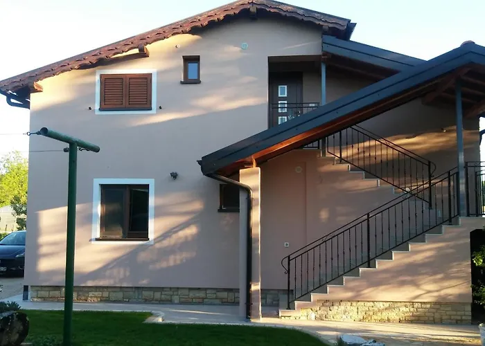 Eden In Peaceful Area Near Center Πόρετς