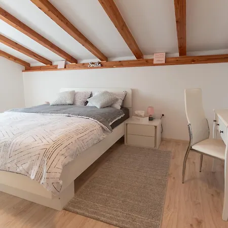 Eden In Peaceful Area Near Center Poreč