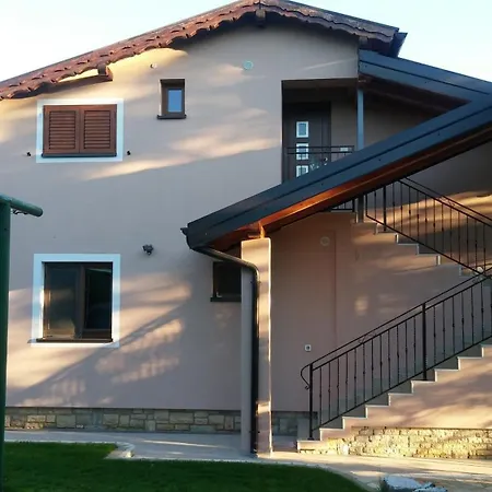 Eden In Peaceful Area Near Center Poreč