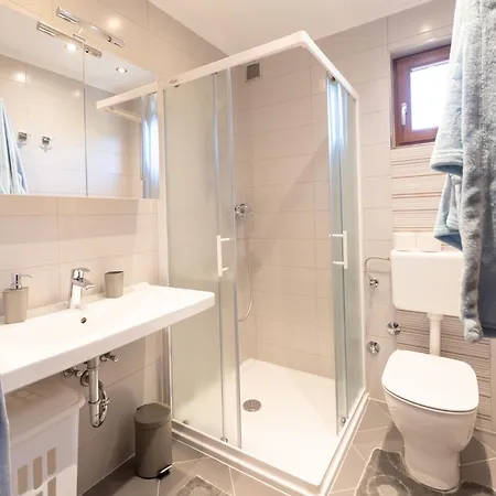 Eden In Peaceful Area Near Center *