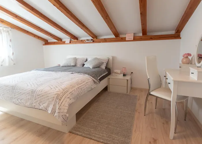 Eden In Peaceful Area Near Center Poreč