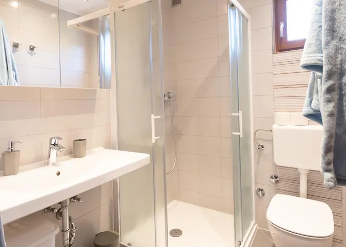 Eden In Peaceful Area Near Center *