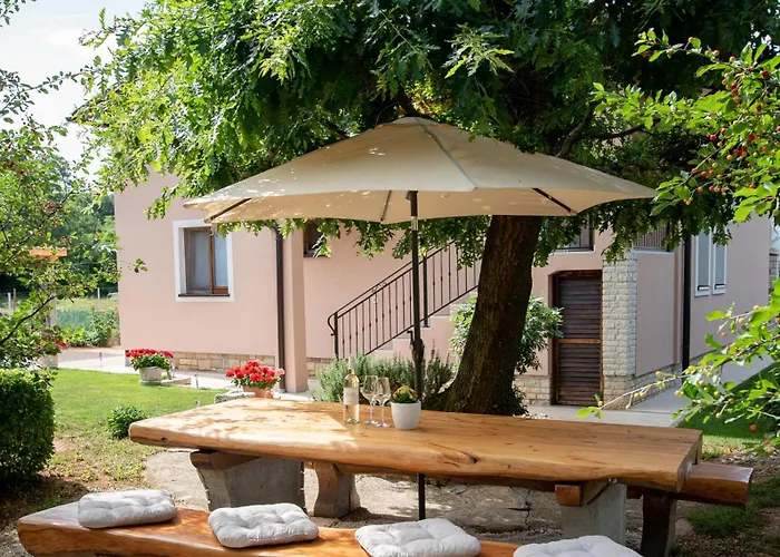Daire Eden In Peaceful Area Near Center *